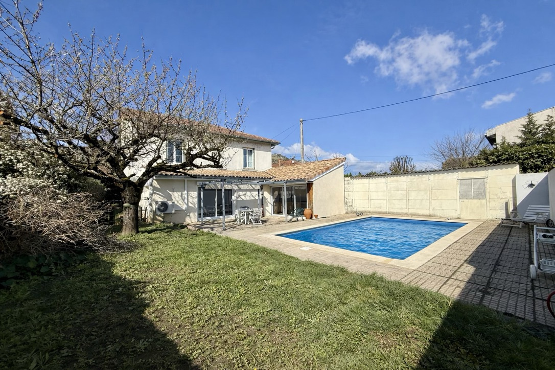 Maison de 173 m2 avec piscine et 2 logements indépendants à Tournon-sur-Rhône