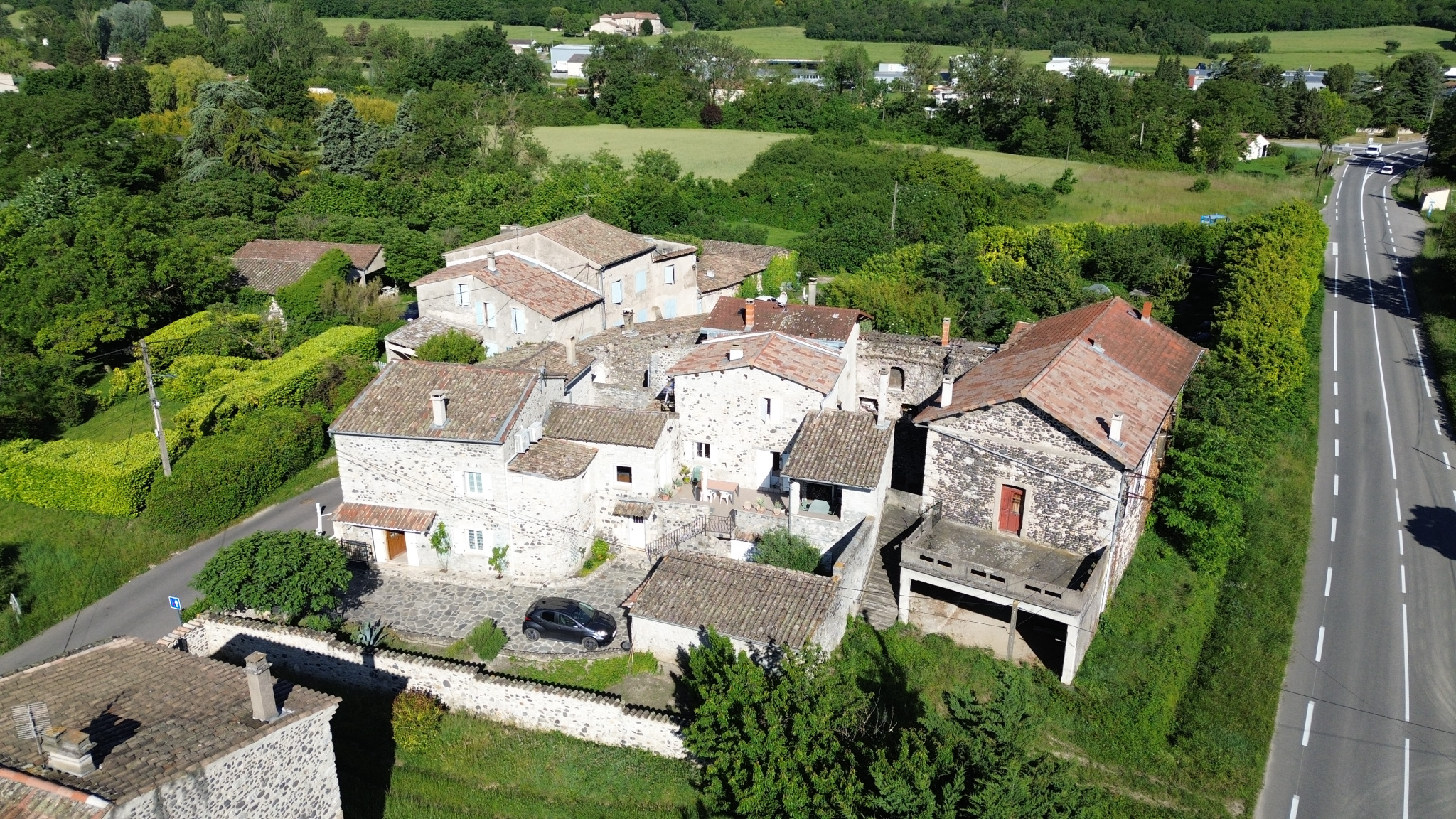 Maison en pierres de 242m2 à Baix